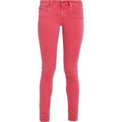 Replay LUZ Jeans Skinny Fit red. Czerwone rurki damskie Replay. W wyprzedaży za 441,35 zł.