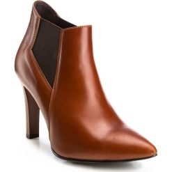 Buty damskie. Pomarańczowe botki damskie Wittchen, ze skóry, wizytowe, bez obcasa, na obcasie, bez zapięcia. W wyprzedaży za 285,90 zł.