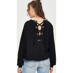 Bluzy rozpinane damskie: Bluza z wiązaniem na plecach - Czarny