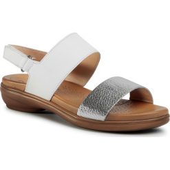 Sandały GO SOFT - WI16-957-05 White. Szare klapki damskie GO SOFT, bez wzorów, ze skóry, bez obcasa. Za 119,99 zł.