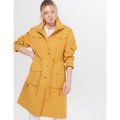 Kurtka typu parka - Żółty. Żółte kurtki damskie Mohito, bez wzorów, bez kaptura. Za 279,99 zł.