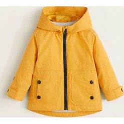 Mango Kids - Kurtka dziecięca Robinson 80-104 cm. Żółte kurtki chłopięce Mango Kids, bez wzorów, z bawełny, krótkie, bez kaptura. Za 129,90 zł.
