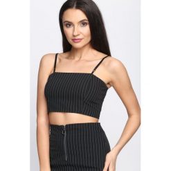 Czarny Top Looks So Fine. Czarne bluzki damskie Born2be, m, w paski, bez kołnierzyka, bez rękawów. Za 24,99 zł.