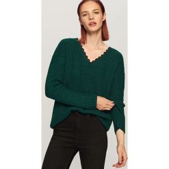 Sweter z koronkowym dekoltem - Khaki. Brązowe bez kategorii Reserved, s, z koronki. Za 79,99 zł.