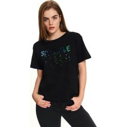 T-shirt damski z cekinową aplikacją. Czarne t-shirty damskie z aplikacjami. W wyprzedaży za 24,99 zł.