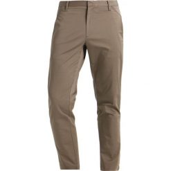 Chinosy męskie: Whyred CRON STRETCH Chinosy chestnut