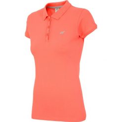 Koszulka polo damska TSD017 - neon koral - 4F. Różowe bluzki sportowe damskie 4f, na lato, l, z bawełny. Za 54,99 zł.