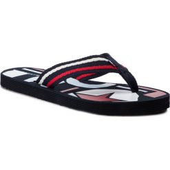 Japonki TOMMY HILFIGER Flat Beach Sandal Happy Print FW0FW04013. Niebieskie klapki damskie TOMMY HILFIGER, bez wzorów, bez obcasa. W wyprzedaży za 69,00 zł.