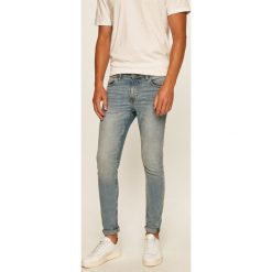 Only & Sons - Jeansy Warp. Niebieskie jeansy męskie Only & Sons, bez wzorów, z obniżonym stanem. Za 189,90 zł.