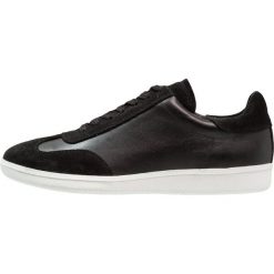 Wood Wood CADEN SHOE Tenisówki i Trampki black. Czarne tenisówki damskie marki Wood Wood, ze skóry. W wyprzedaży za 378,95 zł.