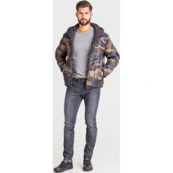 KURTKA DWUSTRONNA PUCHOWA TRUSSARDI JEANS. Czarne płaszcze męskie m, z aplikacjami, z jeansu. Za 644,50 zł.