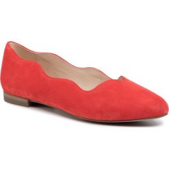 Baleriny CAPRICE - 9-24201-24 Coral Suede 514. Czerwone baleriny damskie Caprice, bez wzorów, z zamszu, klasyczne, bez obcasa, na płaskiej podeszwie. Za 239,00 zł.