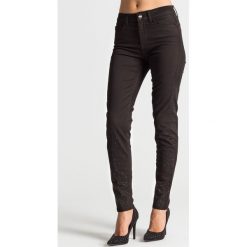 Jeansy slim fit. Czarne jeansy damskie Liu Jo, z aplikacjami, z jeansu. Za 355,60 zł.