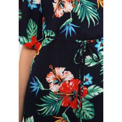Sukienki: Missguided TROPICAL PRINT WRAP OVER TIE WAIST MIDI DRESS FLORAL Sukienka letnia navy