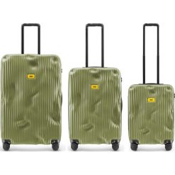Walizki Stripe w zestawie 3 el. Olive. Zielone walizki Crash Baggage, bez wzorów, z tkaniny, wakacyjne. Za 3175,00 zł.