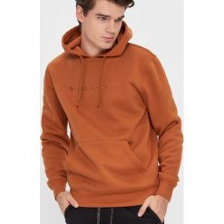 Bluza z napisem - Brązowy. Pomarańczowe bluzy męskie House, s, z napisami, bez kołnierzyka, bez rękawów, bez kaptura. Za 79,99 zł.