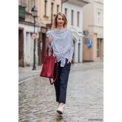 Torba skórzana RED LOOK 5559. Czerwone torebki klasyczne damskie marki Pakamera, bez wzorów, ze skóry, na ramię, bez dodatków. Za 339,00 zł.