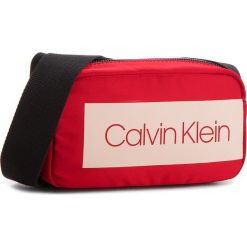 Listonoszki damskie: Torebka CALVIN KLEIN BLACK LABEL – Block Out Small Cros K60K604278 627