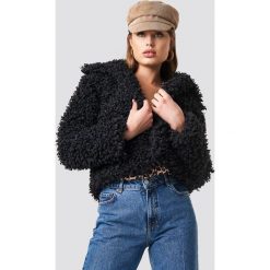 NA-KD Kurtka Curly Faux Fur - Black. Czarne kurtki damskie marki NA-KD, z haftami, z materiału. Za 323,95 zł.