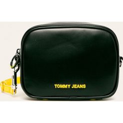 Tommy Jeans - Torebka. Niebieskie listonoszki damskie Tommy Jeans, w paski, z jeansu, na ramię, małe, z aplikacjami. Za 359,90 zł.