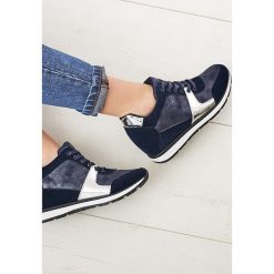 Niebieskie Sneakersy Really Want. Niebieskie koturny damskie marki vices, na koturnie, na sznurówki. Za 49,99 zł.