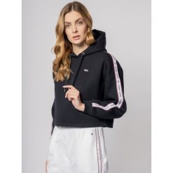 Bluza Tommy Jeans Tjw Tape DW0DW07553. Czarne bluzy damskie Tommy Jeans, s, bez wzorów, z bawełny, bez rękawów, bez kaptura. W wyprzedaży za 359,00 zł.