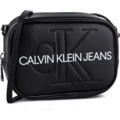 Torebka CALVIN KLEIN JEANS - Sculpted Monogram Camera Bag K60K605524 001. Czarne listonoszki damskie Calvin Klein Jeans, bez wzorów, z jeansu, bez dodatków. W wyprzedaży za 219,00 zł.