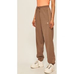 Adidas Originals - Spodnie. Brązowe spodnie damskie adidas Originals, z bawełny. Za 249,90 zł.