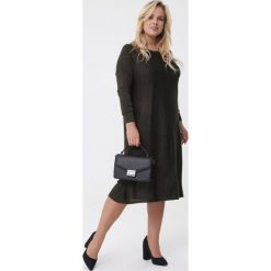 Ciemnozielona Sukienka Cali. Sukienki damskie Born2be, na wiosnę, xl, bez wzorów, z dzianiny, z okrągłym kołnierzem, bez rękawów, długie, oversize. Za 99,99 zł.