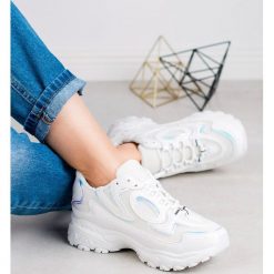 DAMSKIE BUTY SPORTOWE - biały. Białe buty sportowe damskie Kayla, bez wzorów, sportowe. Za 49,90 zł.