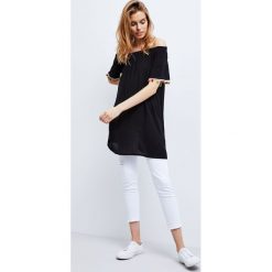 Koszula damska. Czarne t-shirty damskie Moodo, s, bez wzorów, bez kołnierzyka, bez rękawów. Za 39,99 zł.