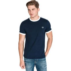 Fred Perry Koszulka Niebieski. Niebieskie podkoszulki męskie Fred Perry, l, z haftami, z bawełny, z krótkim rękawem. Za 221,95 zł.