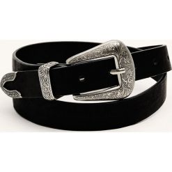 Pasek w kowbojskim stylu. Czarne paski damskie marki Pull&Bear, w paski. Za 29,90 zł.
