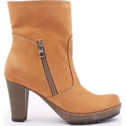 Botki - skóra naturalna - model 495 - kolor camelowy. Botki damskie Zapato, ze skóry, bez obcasa, bez zapięcia. W wyprzedaży za 299,25 zł.