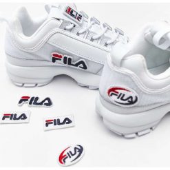 Białe Damskie Sneakersy Fila DISRUPTOR II PATCHES WMN 100. Białe sneakersy damskie Molly.pl, ze skóry. Za 519,00 zł.