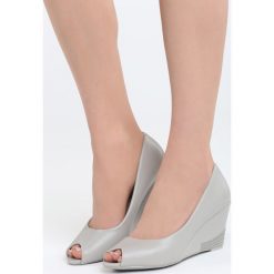 Szare Koturny Lifetime Love. Szare czółenka damskie marki Born2be, na koturnie. Za 79,99 zł.
