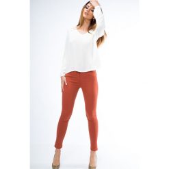 Spodnie skinny rude MP44310. Czerwone spodnie damskie Fasardi, s. Za 59,00 zł.