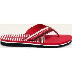 Tommy Hilfiger - Japonki. Czerwone klapki damskie TOMMY HILFIGER, bez wzorów, ze skóry, bez obcasa, na obcasie. W wyprzedaży za 99,90 zł.