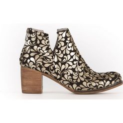 Wycięte botki na słupku - skóra naturalna - model 501 - kolor złote kwiaty. Żółte botki damskie Zapato, na lato, z jeansu, klasyczne, przed kostkę, bez obcasa, na obcasie, bez zapięcia. Za 399,00 zł.