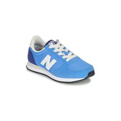 Buty Dziecko New Balance YC220. Niebieskie trampki chłopięce New Balance, bez wzorów, bez zapięcia. Za 259,00 zł.