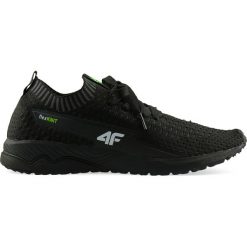 Buty sportowe męskie OBMS300 - głęboka czerń. Czarne buty sportowe męskie 4f, z gumy, bez zapięcia, na fitness i siłownię. Za 199,99 zł.