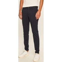 Only & Sons - Spodnie. Niebieskie spodnie męskie Only & Sons, na co dzień, m, bez wzorów, z elastanu. W wyprzedaży za 119,90 zł.