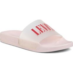 Klapki LEVI'S - 37545-0012-81 Light Pink. Białe klapki damskie Levi's®, bez wzorów, z tworzywa sztucznego, bez obcasa. Za 109,00 zł.