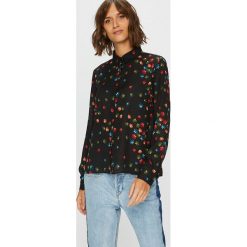 Trussardi Jeans - Koszula. Czarne bluzki damskie Trussardi Jeans, na co dzień, bez wzorów, z poliesteru, casualowe, z włoskim kołnierzykiem, z długim rękawem. W wyprzedaży za 319,90 zł.