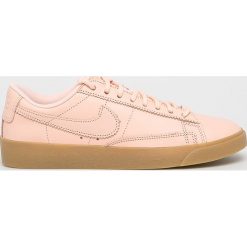 Nike Sportswear - Buty W Blazer Low Lxx. Różowe buty sportowe damskie Nike Sportswear, bez wzorów, ze skóry, sportowe. W wyprzedaży za 269,90 zł.