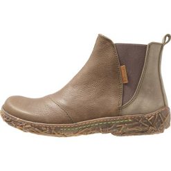El Naturalista NIDO Ankle boot olive. Brązowe botki damskie marki El Naturalista, ze skóry, bez obcasa, bez zapięcia. Za 549,00 zł.
