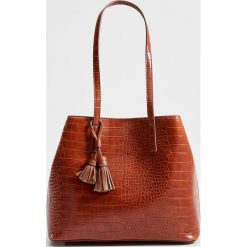 Torebka shopper z chwostem - Brązowy. Pomarańczowe torby damskie na zakupy Mohito, bez wzorów, bez dodatków. Za 99,99 zł.