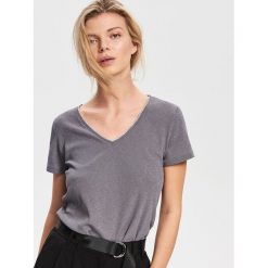 T-shirt z brokatową lamówką - Jasny szar. Szare t-shirty damskie Reserved, s, bez wzorów, bez kołnierzyka. W wyprzedaży za 34,99 zł.