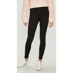 Vero Moda - Jeansy Sophia. Czarne jeansy damskie Vero Moda, s, bez wzorów, z elastanu, z podwyższonym stanem. W wyprzedaży za 99,90 zł.