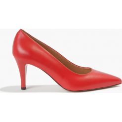 Czółenka czerwone Lauren. Czerwone czółenka marki Badura. Za 311,99 zł.